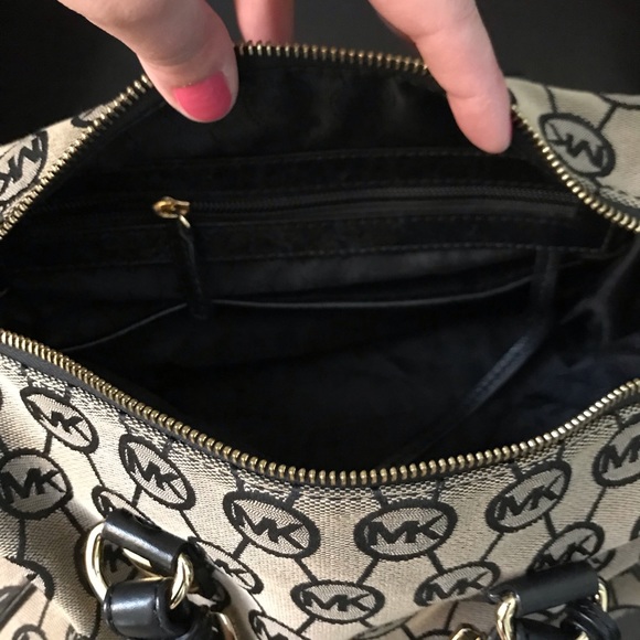 Michael Kors Purse - Picture 3 of 4